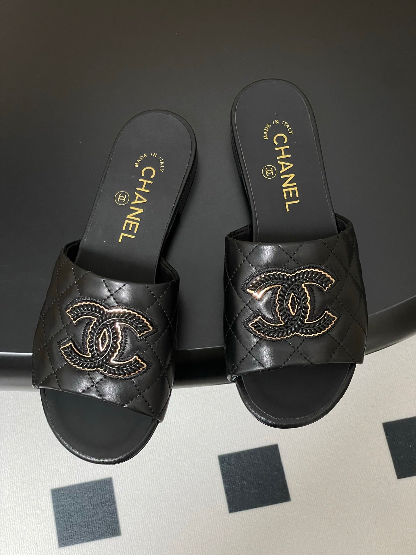 Diamond-patterned flip-flops