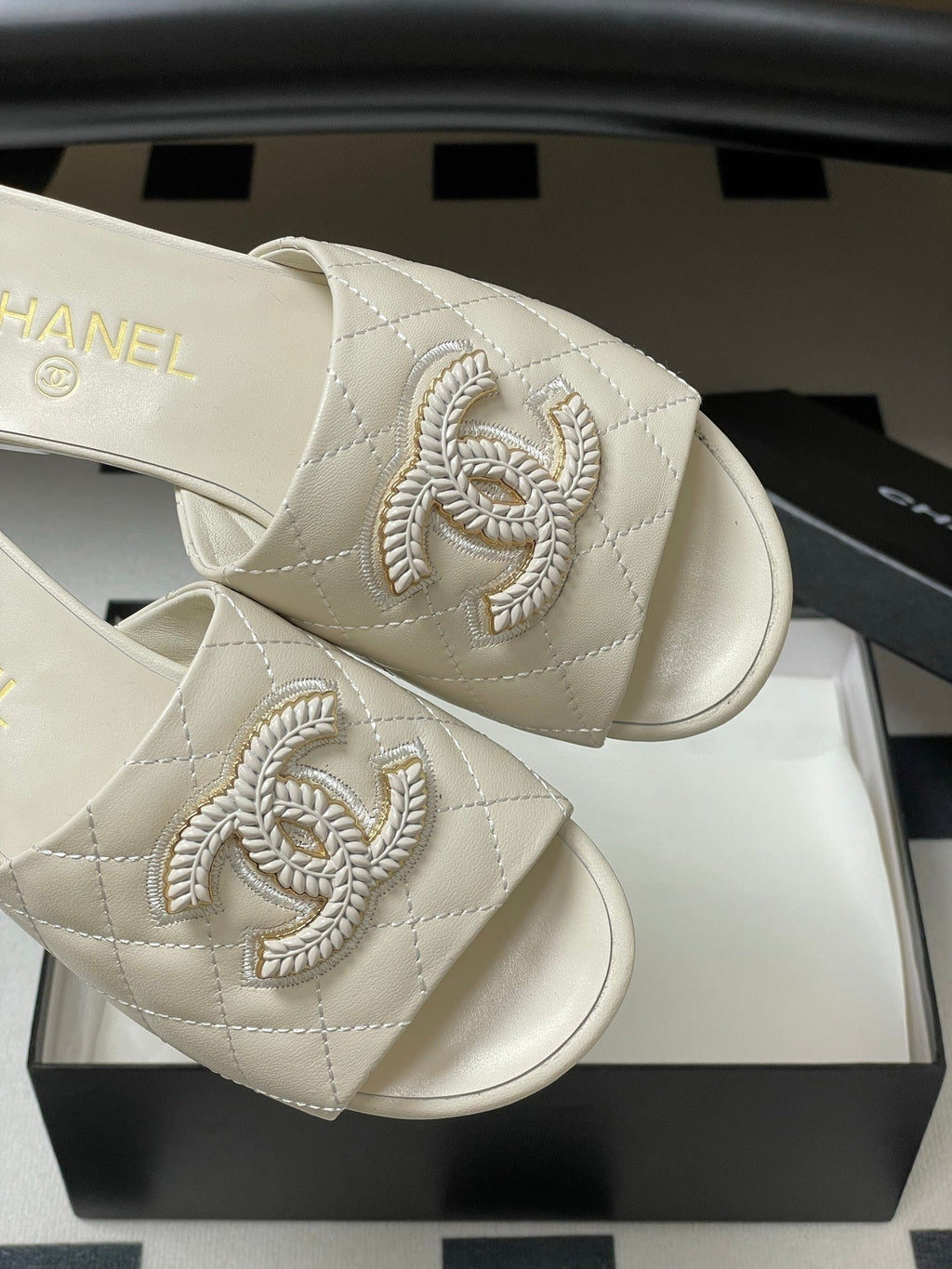 Diamond-patterned flip-flops