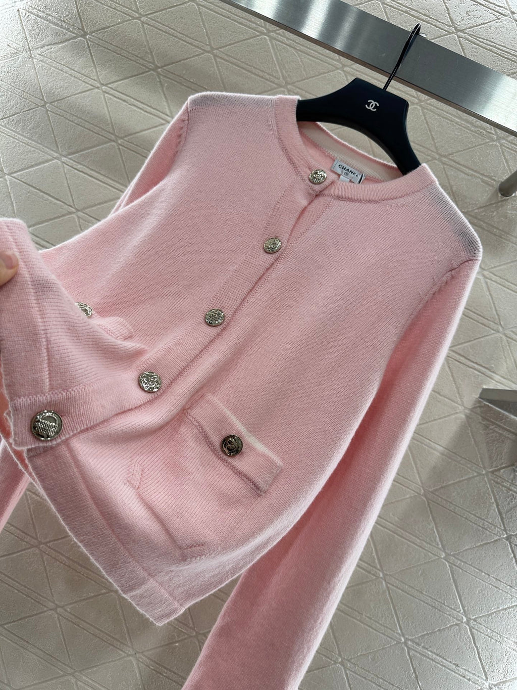 Contrast-color knit cardigan