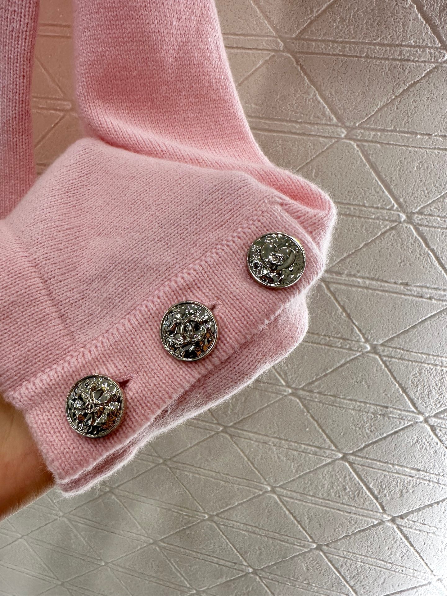Contrast-color knit cardigan