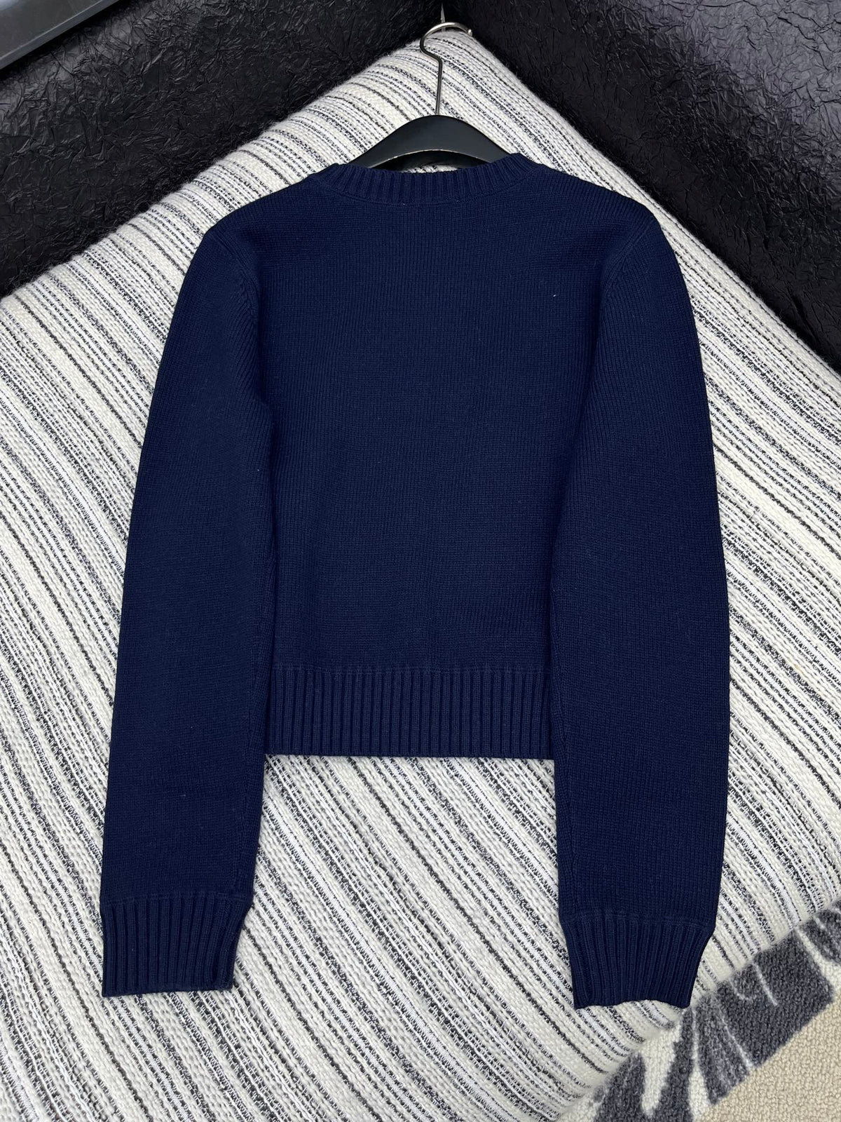 Diamond chain crewneck knit long-sleeved top
