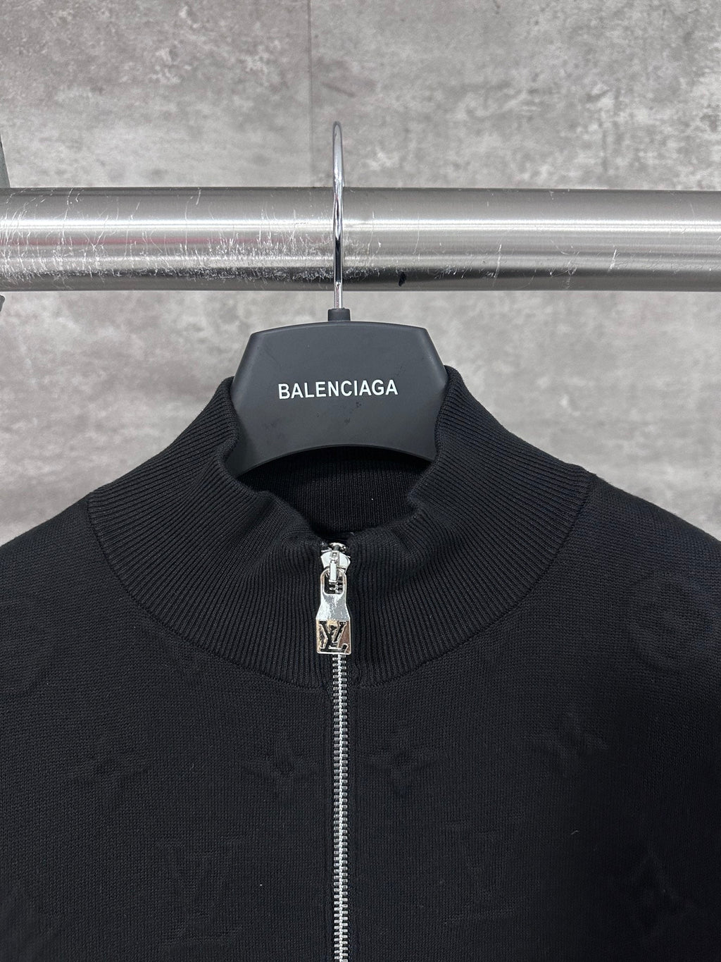 Embossed, stand-collar knitted jacket