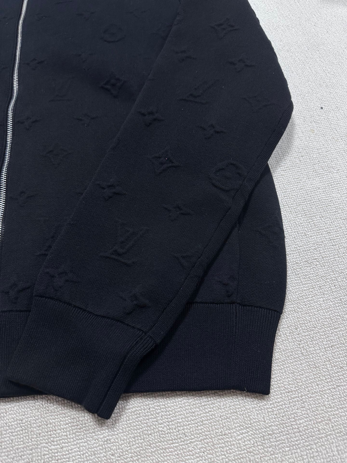 Embossed, stand-collar knitted jacket