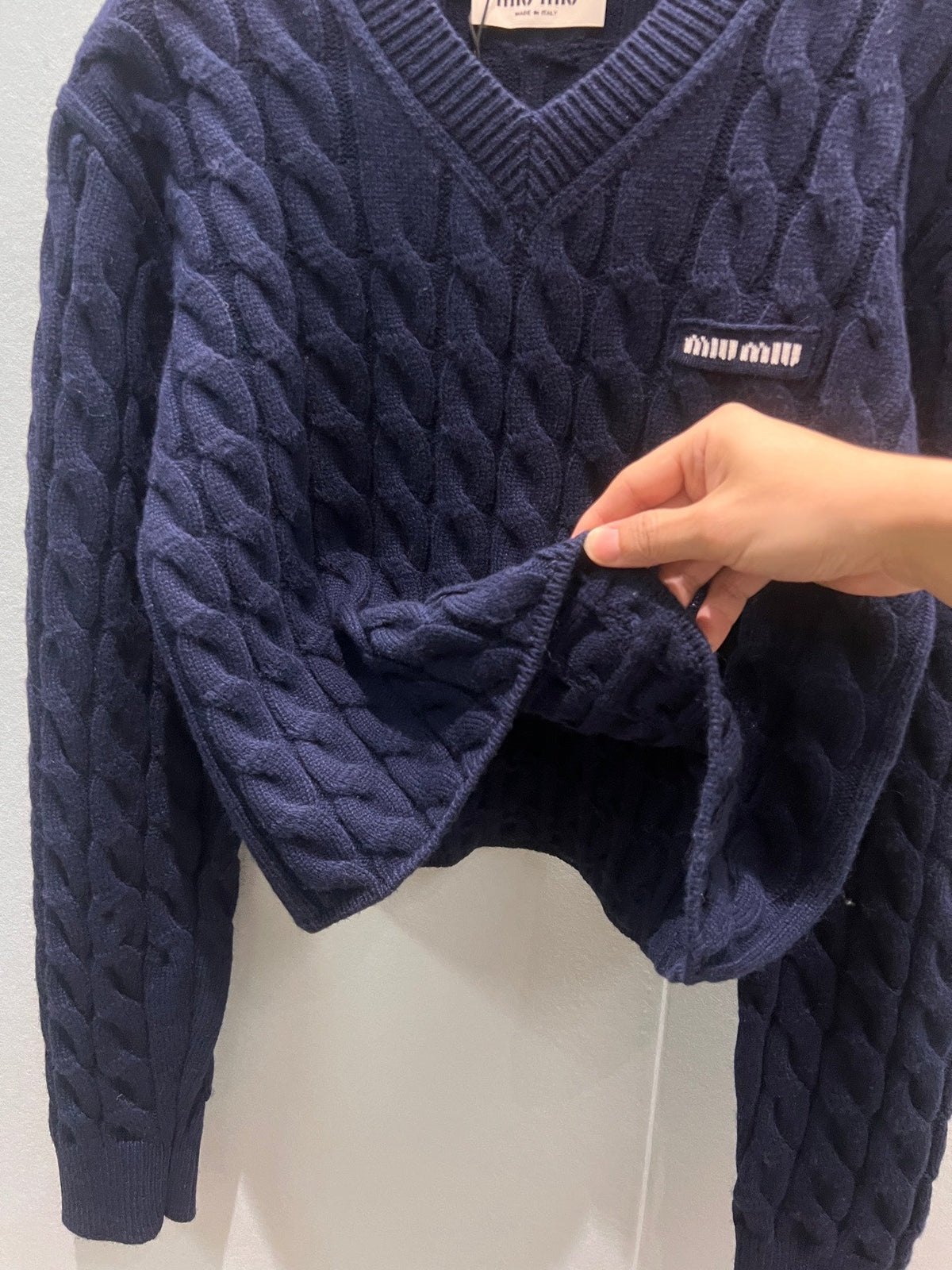 V-neck cable-knit cropped sweater