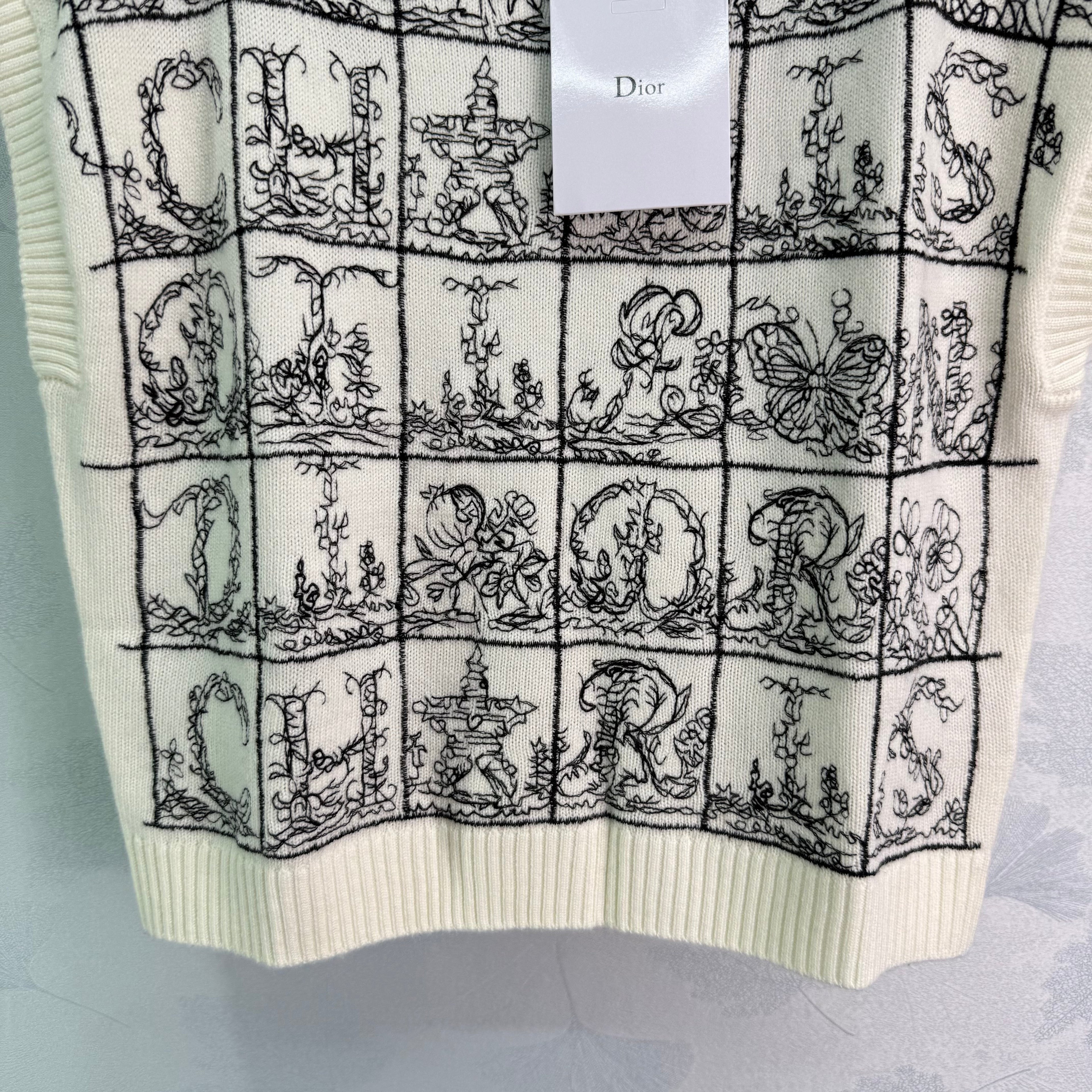 Plaid embroidered knitted vest