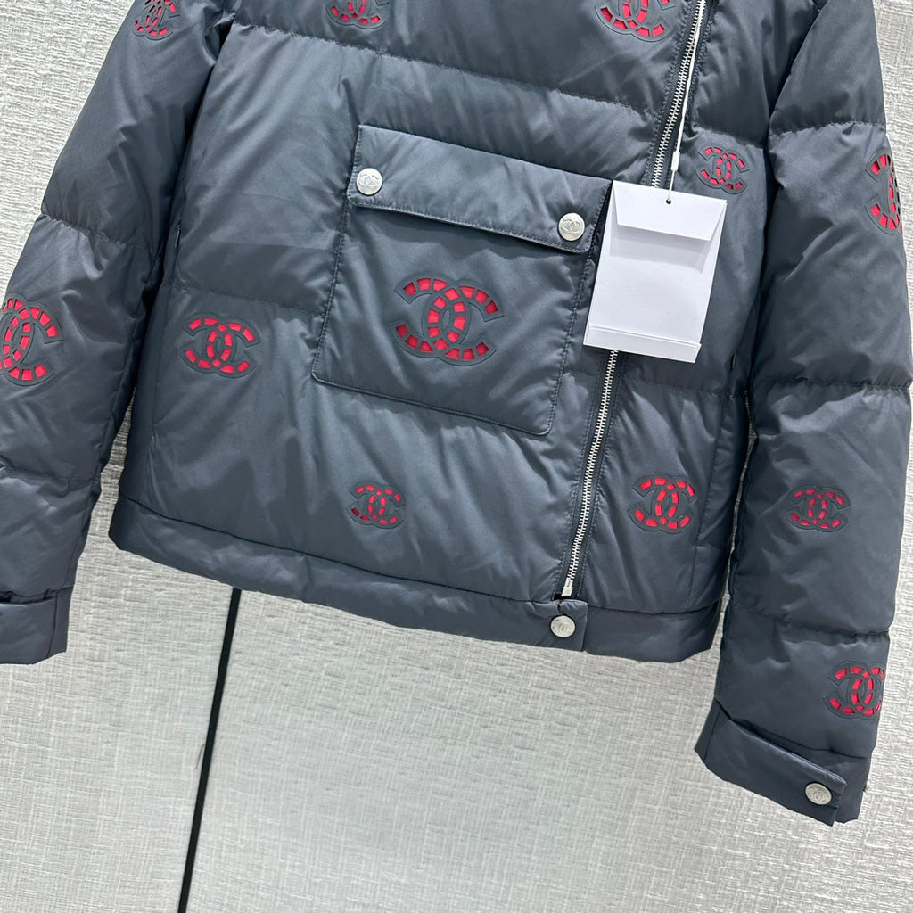Hollowed-out, seam-sealed short down jacket