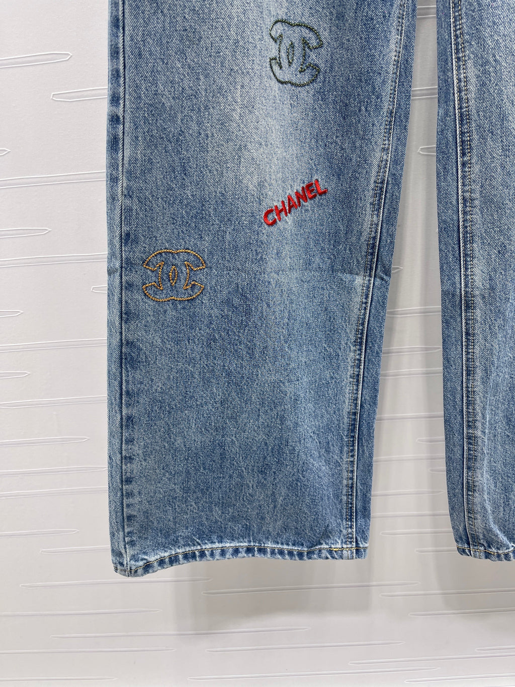 Embroidered Pattern Wide-Leg Denim Pants