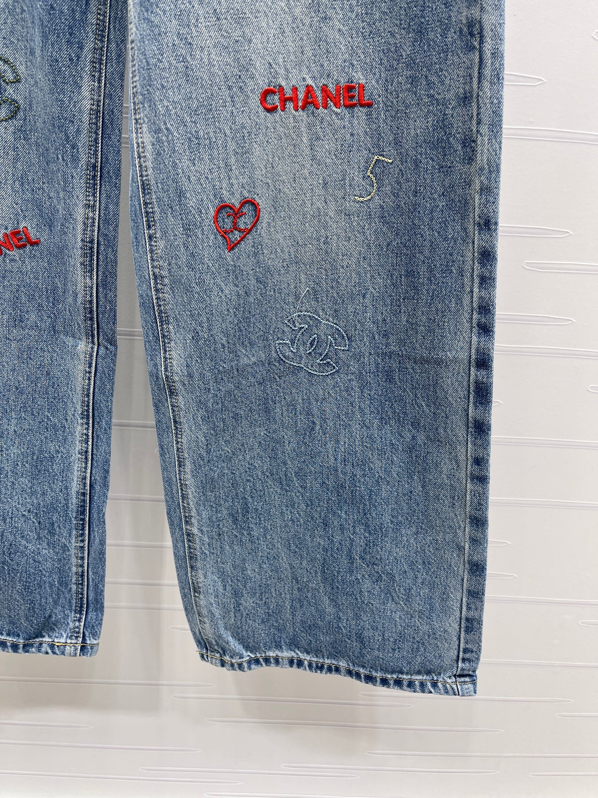 Embroidered Pattern Wide-Leg Denim Pants