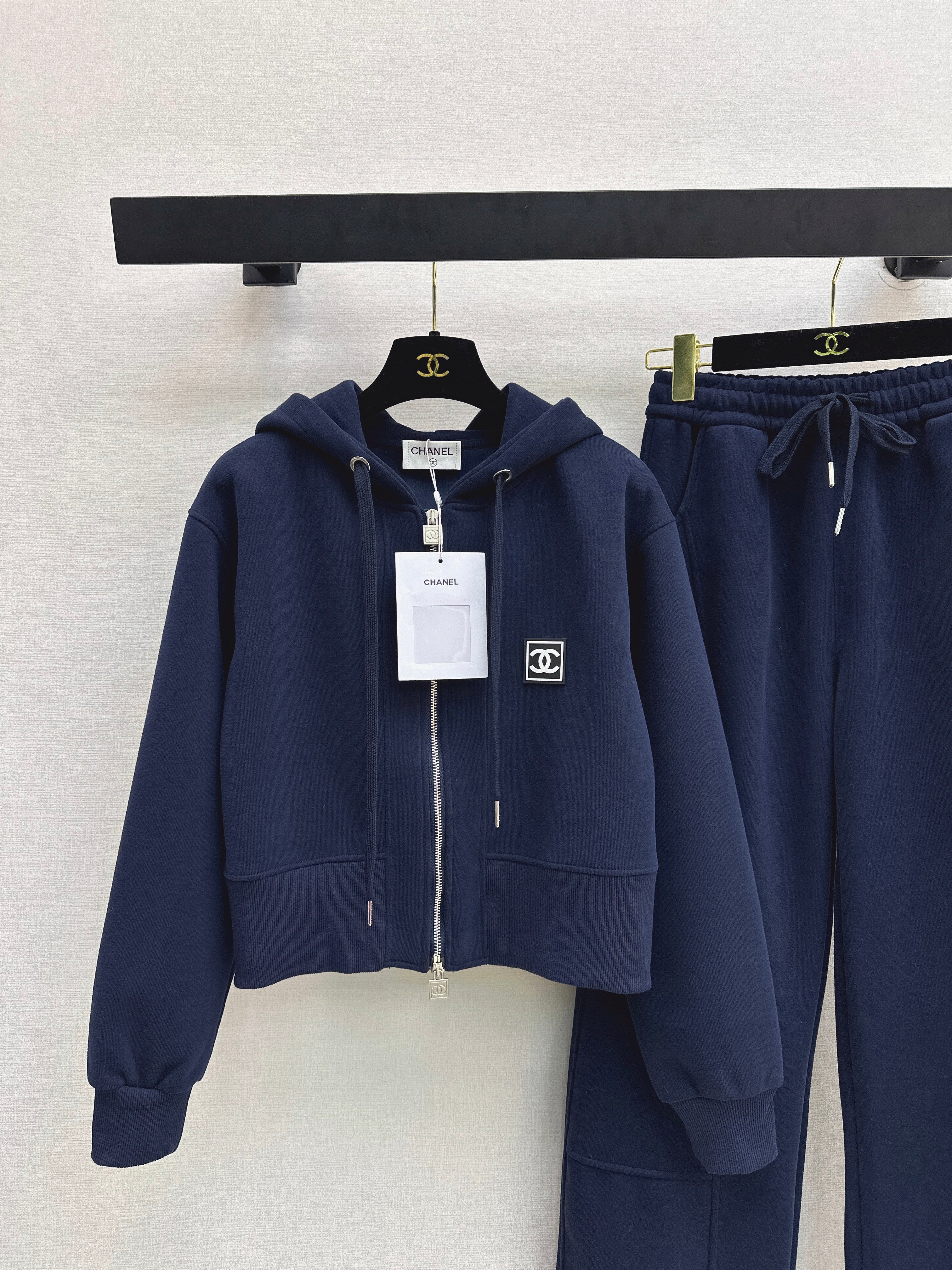 Badge-decorated casual set