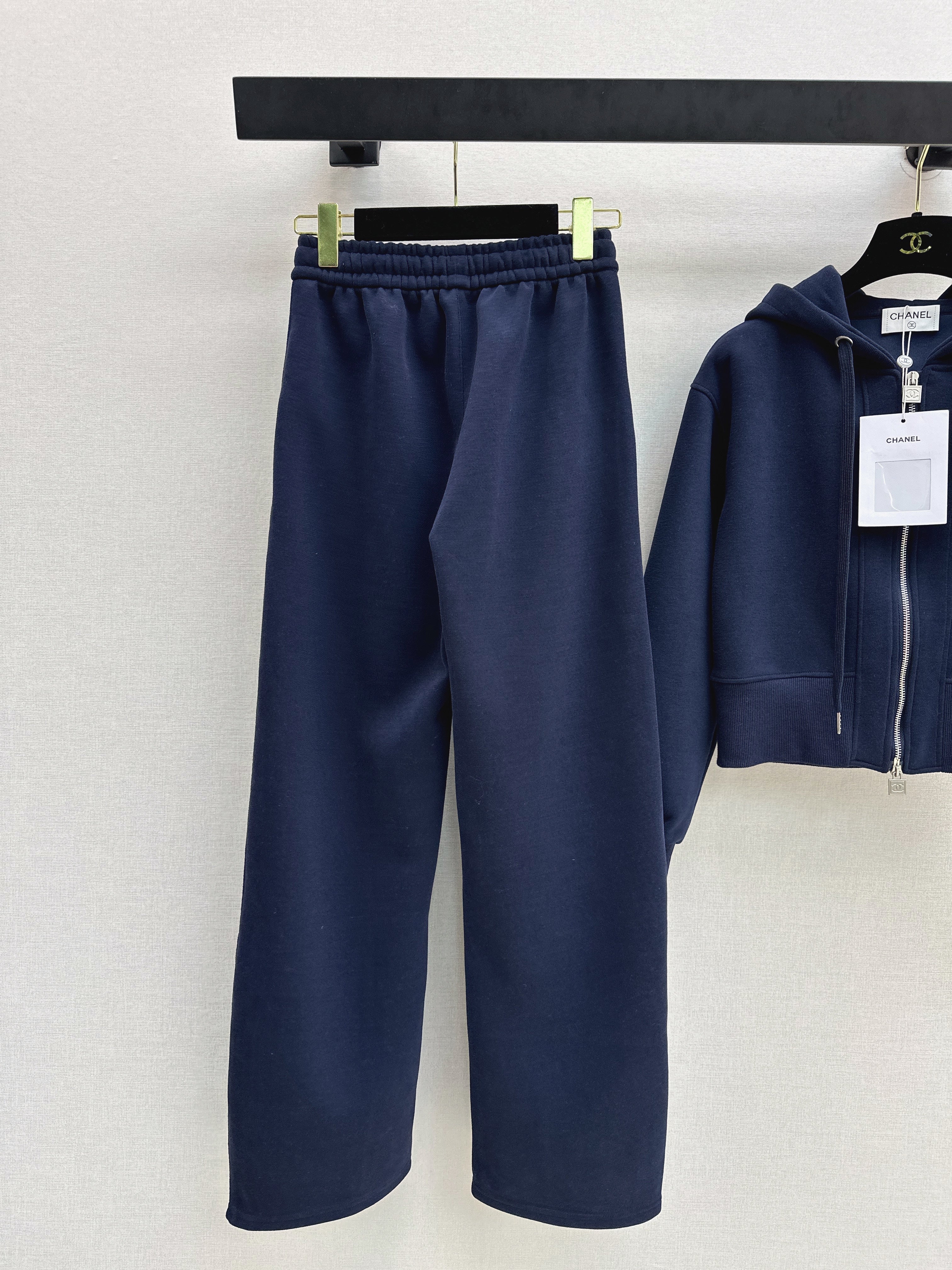Badge-decorated casual set