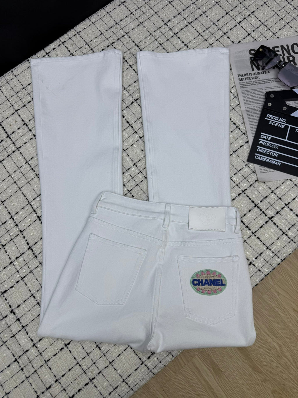 Embroidered Back Pocket Flared Jeans