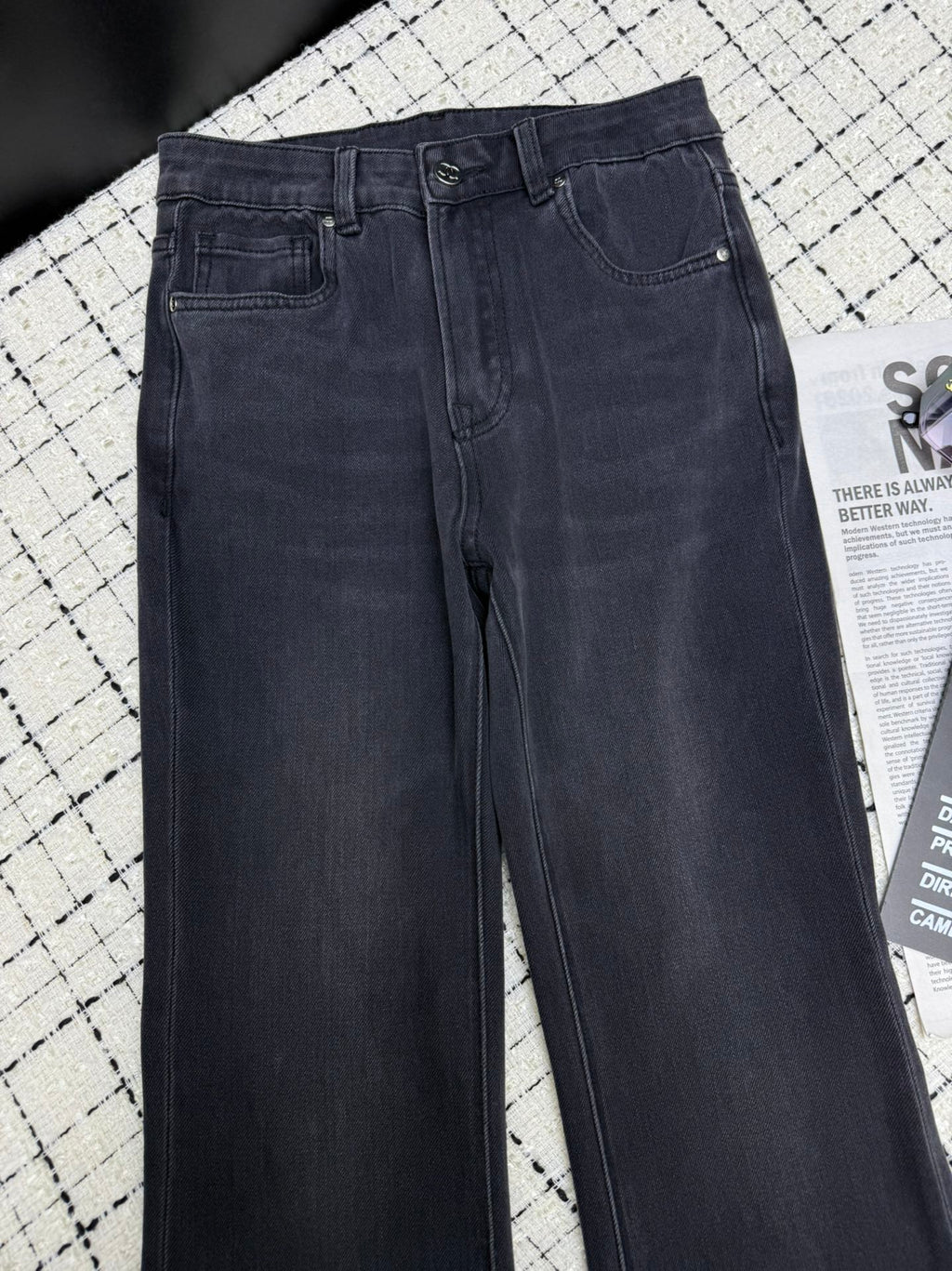 Embroidered Back Pocket Flared Jeans