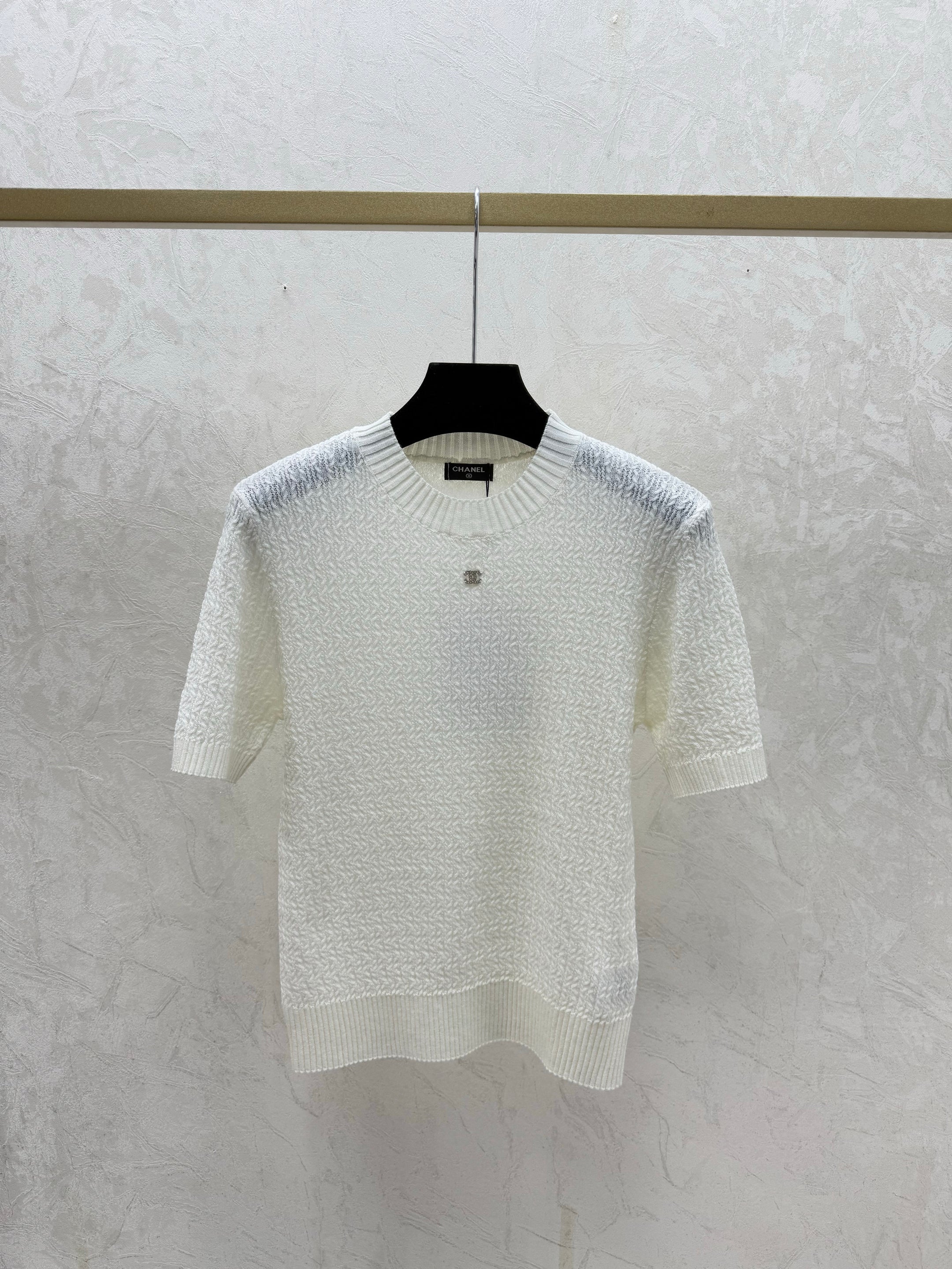simple round neck knit short-sleeved top