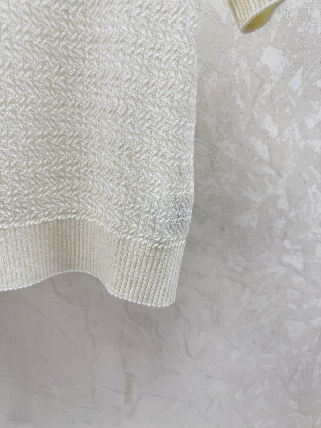 simple round neck knit short-sleeved top