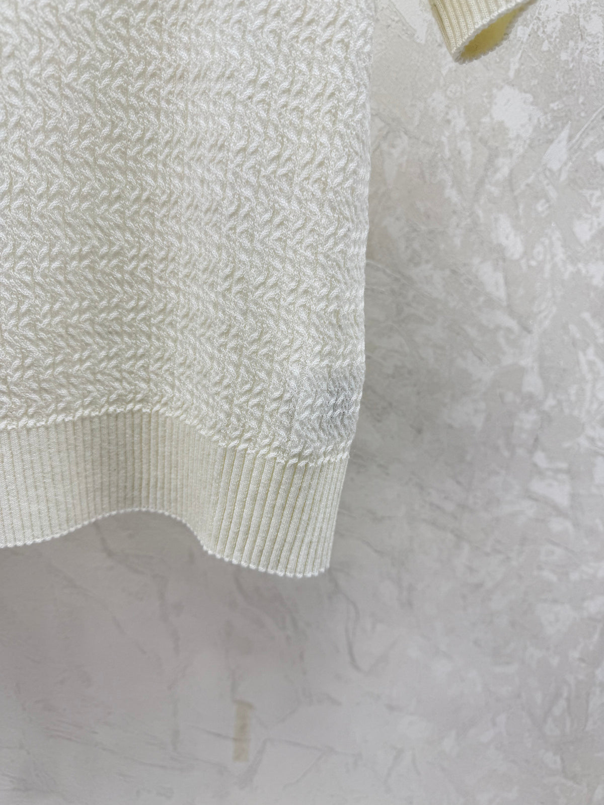 simple round neck knit short-sleeved top