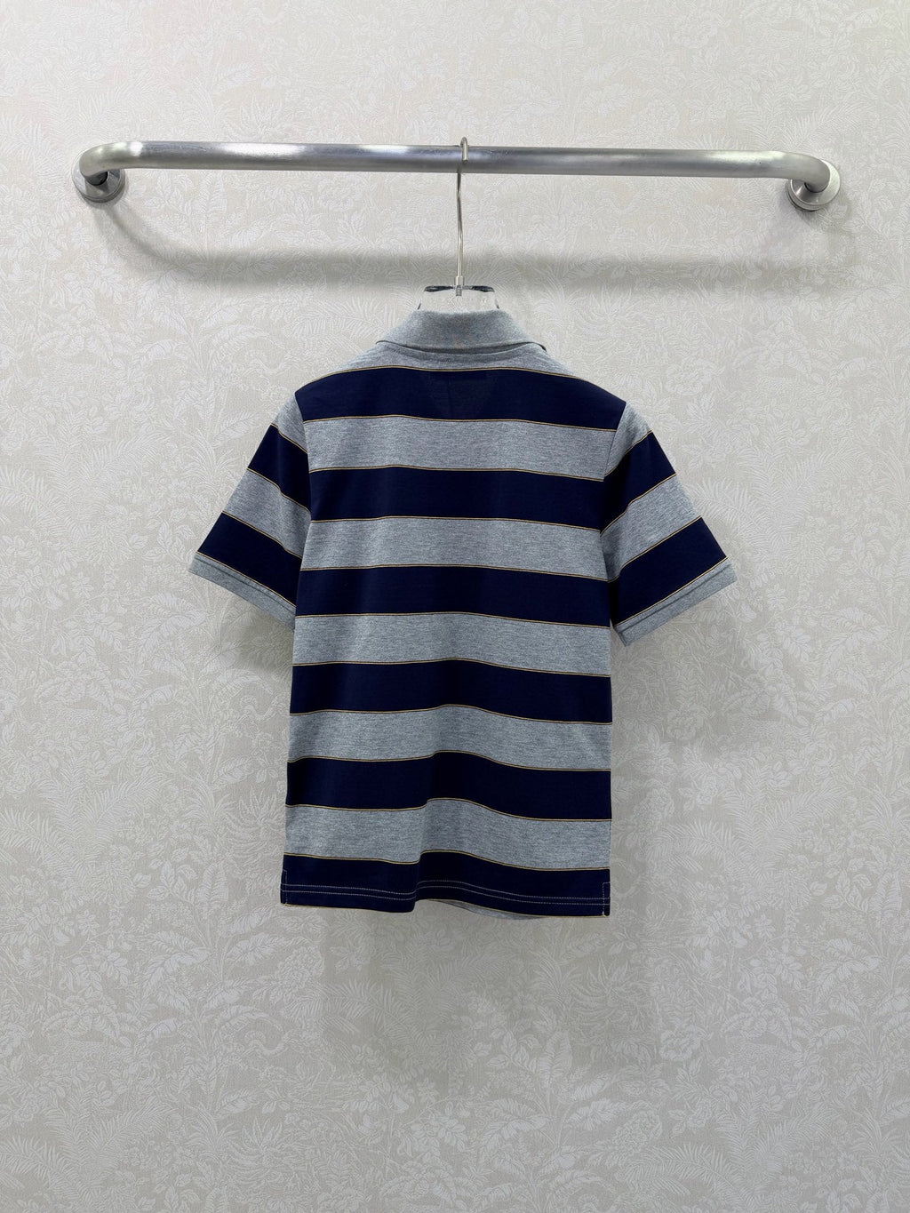 Striped collared short-sleeved polo shirt
