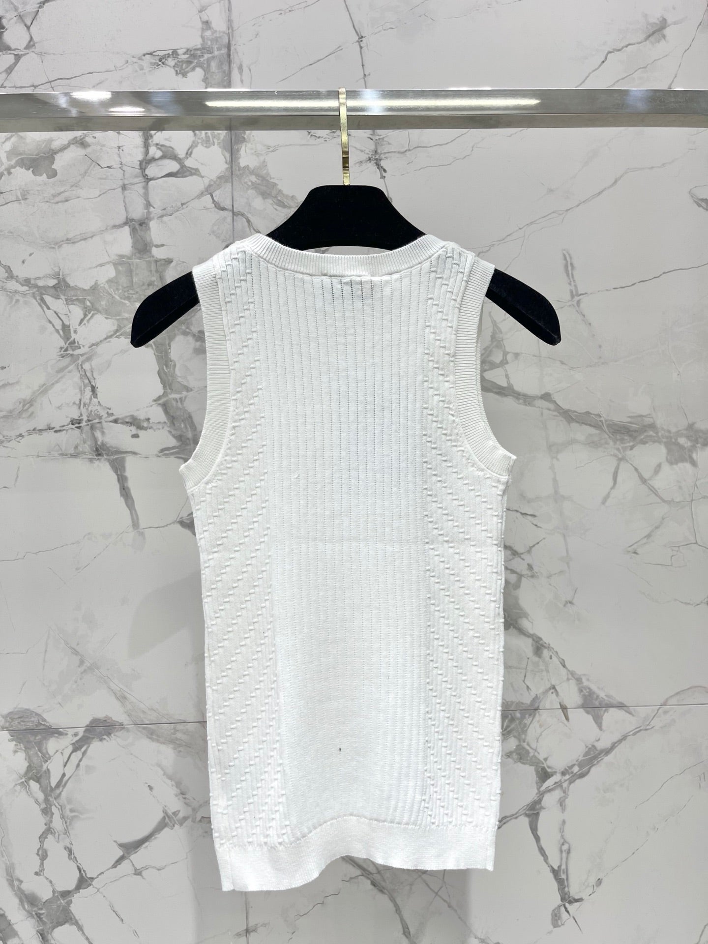 Stretch Fit Diamond Pattern Knit Vest