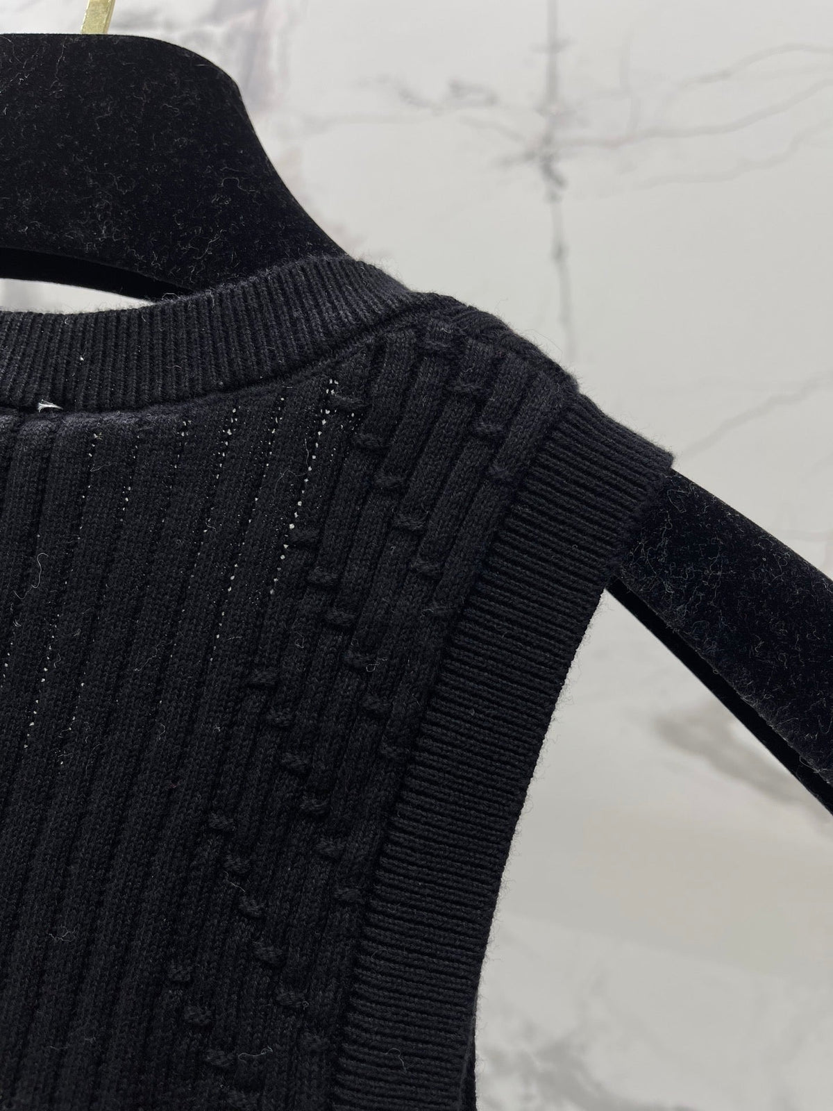 Stretch Fit Diamond Pattern Knit Vest