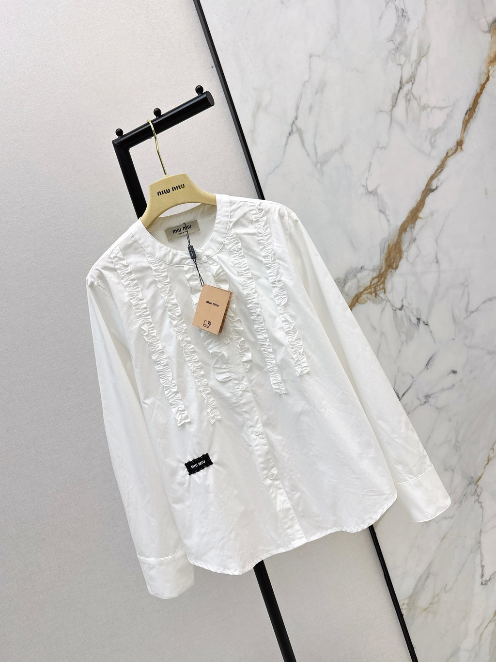 Round neck, ruffled trim, long-sleeved shirt