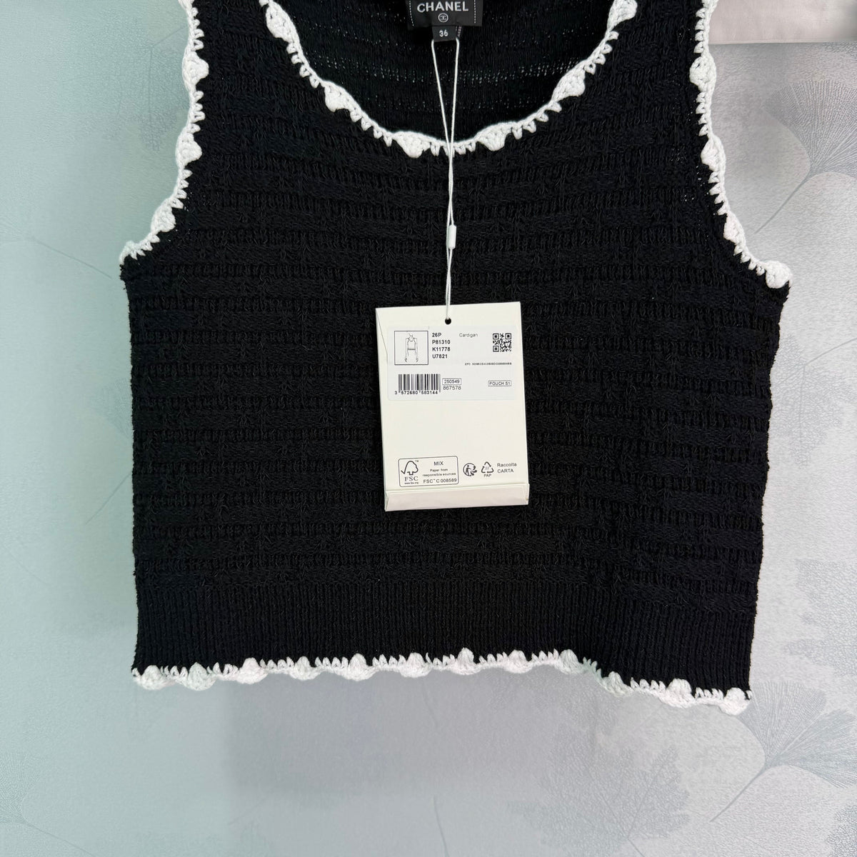 Wavy-edged Knit Vest