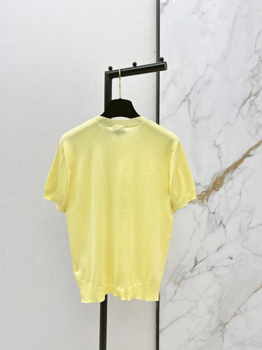 Warm-toned knit short-sleeved top