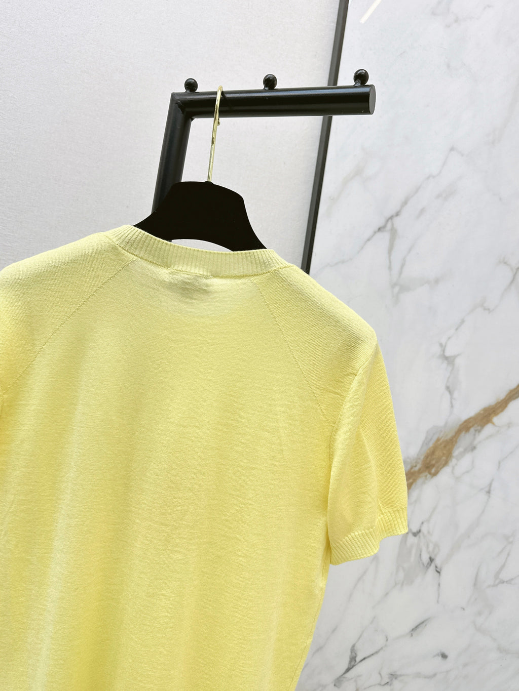 Warm-toned knit short-sleeved top