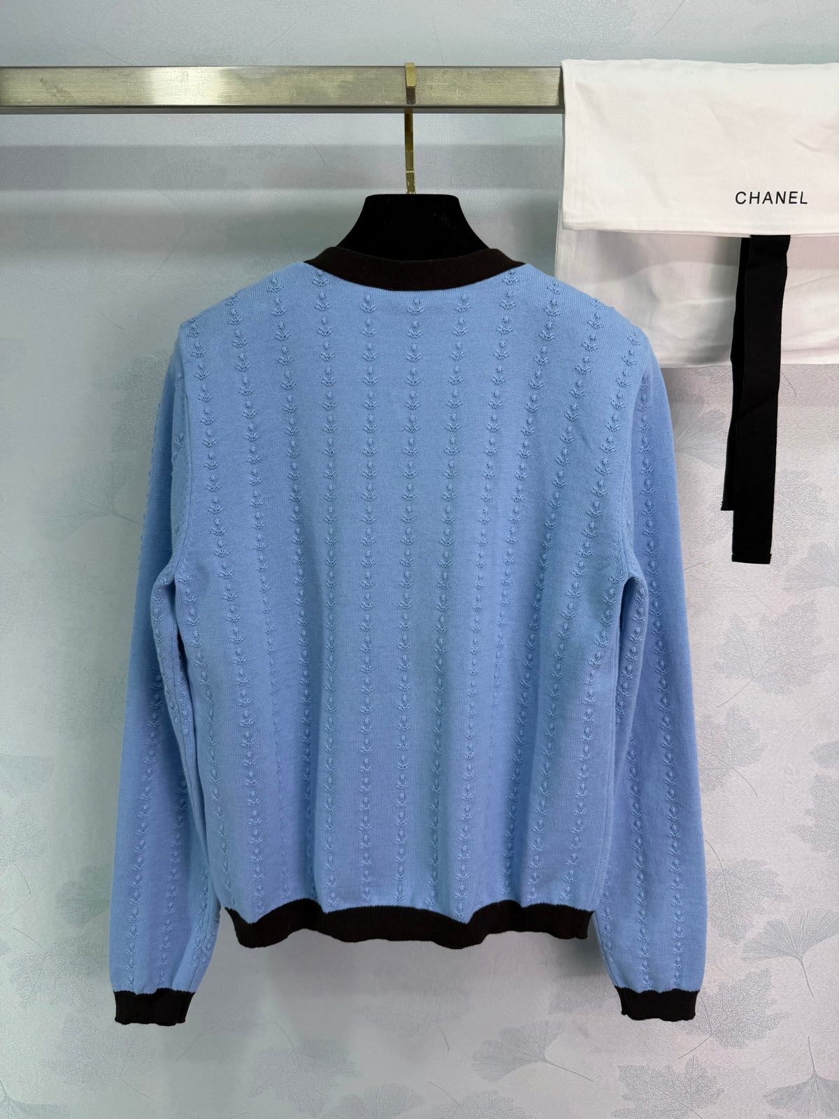 V-neck cardigan