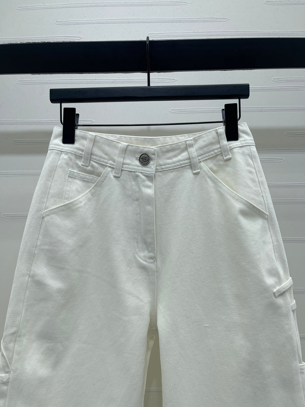 Vintage-style high-waisted jeans