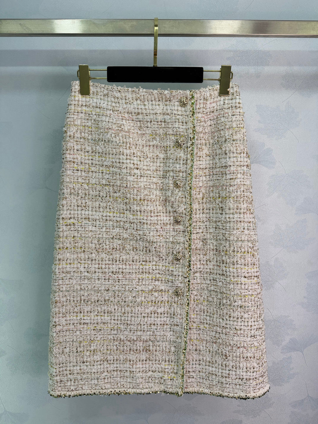 A light beige tweed blend short-sleeved jacket