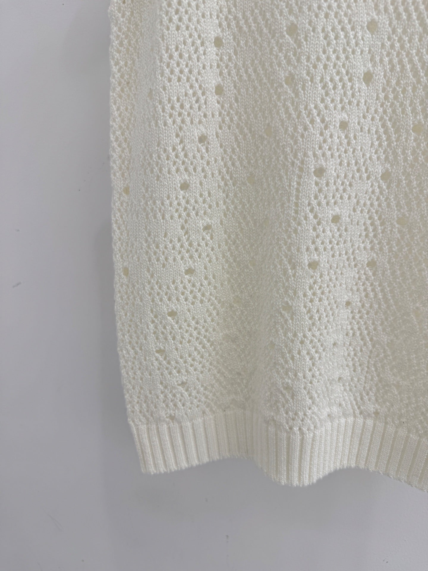 Hollow-out vest