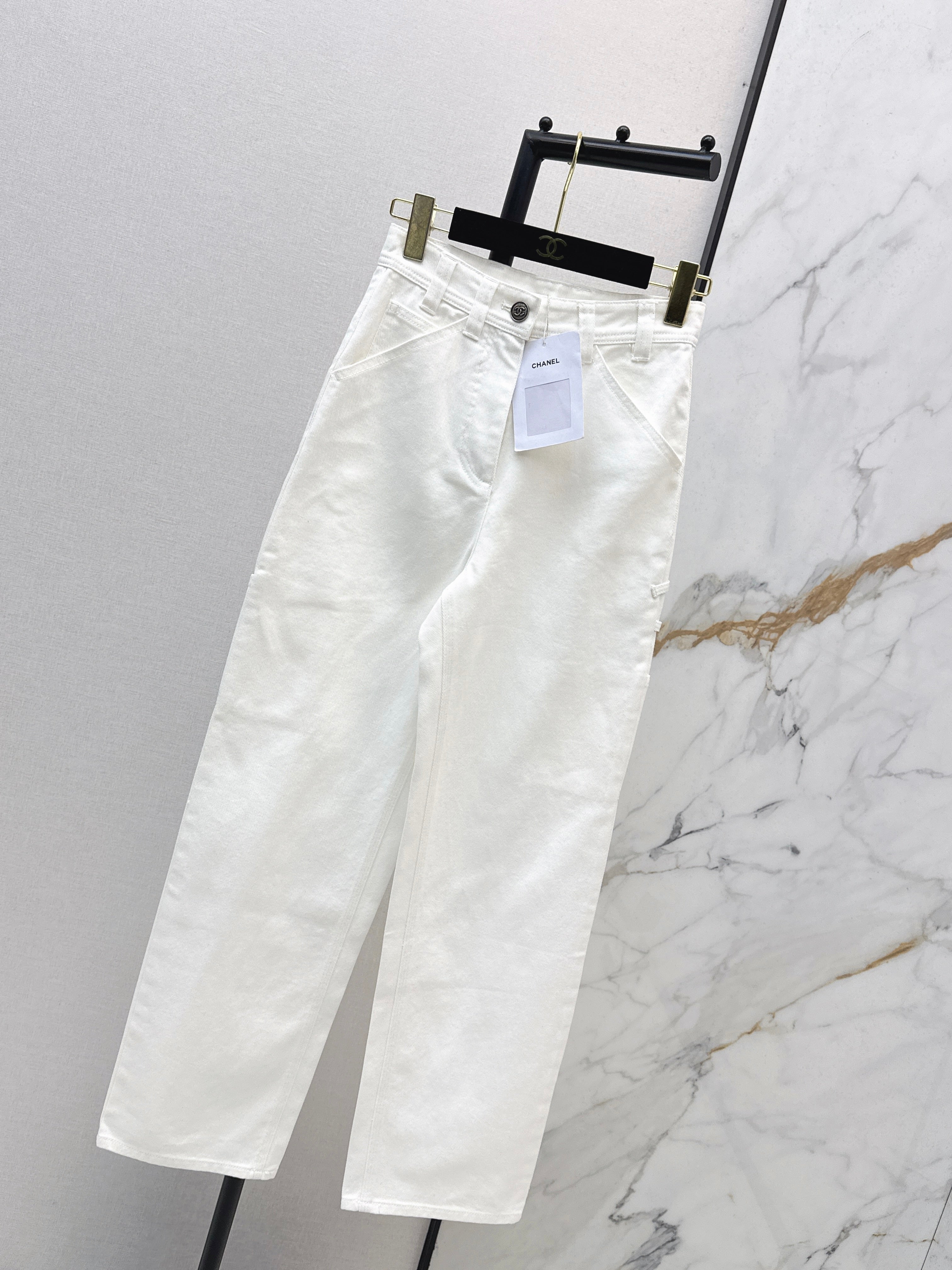 Side-pocket jeans
