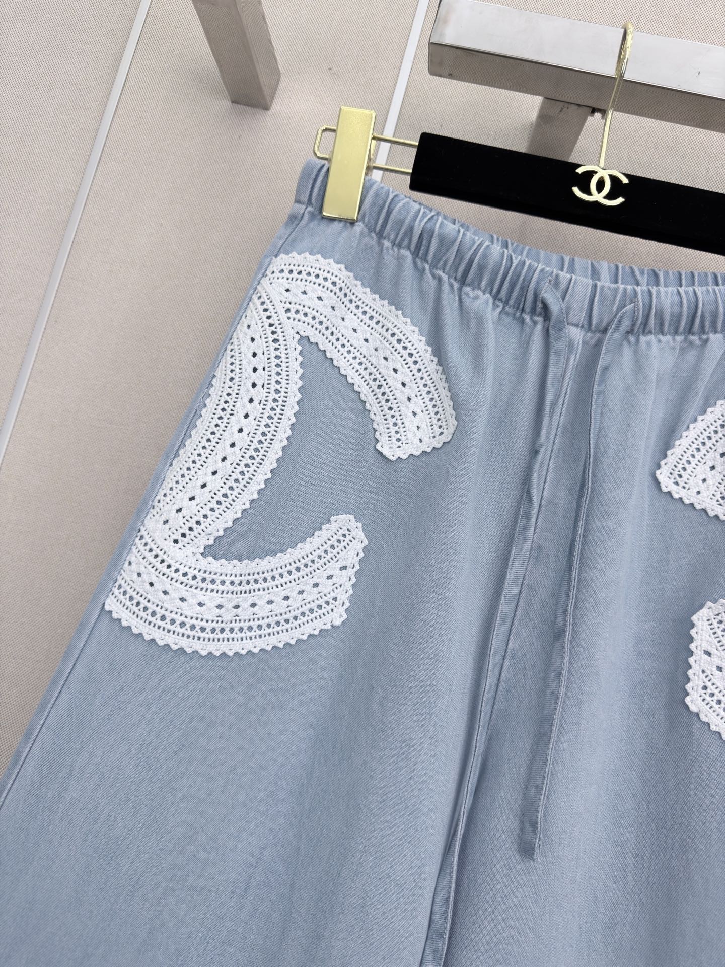 26SS New Arrival: Cutout Elastic-Waist Wide-Leg Denim Pants