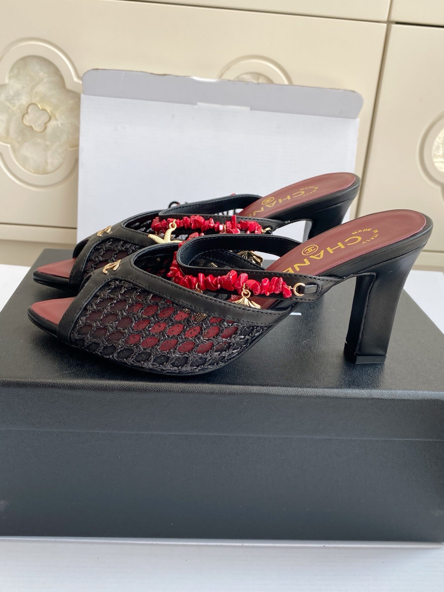 Pointed-toe peep-toe chunky-heeled sandals