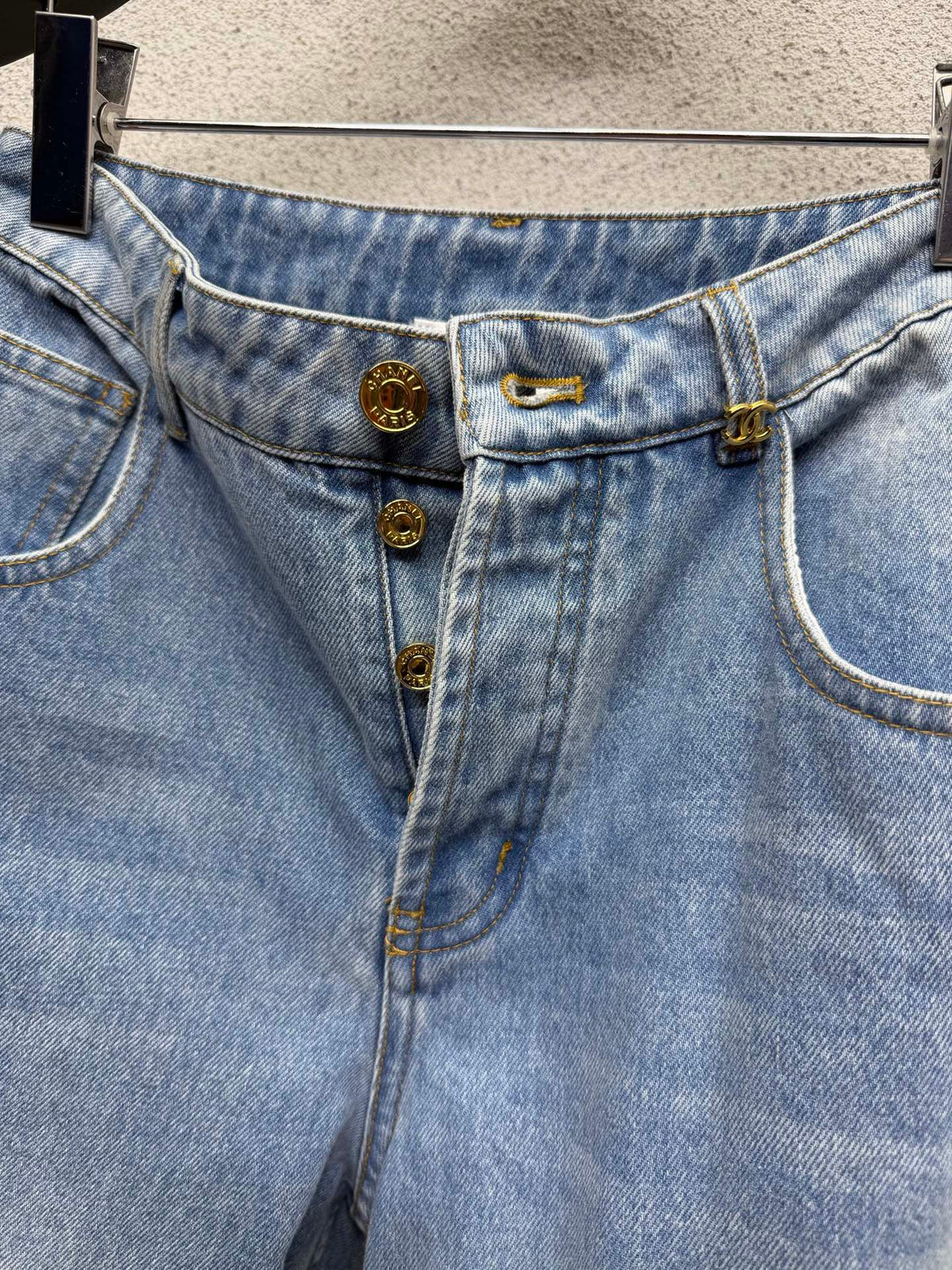 Wide-leg straight-leg jeans