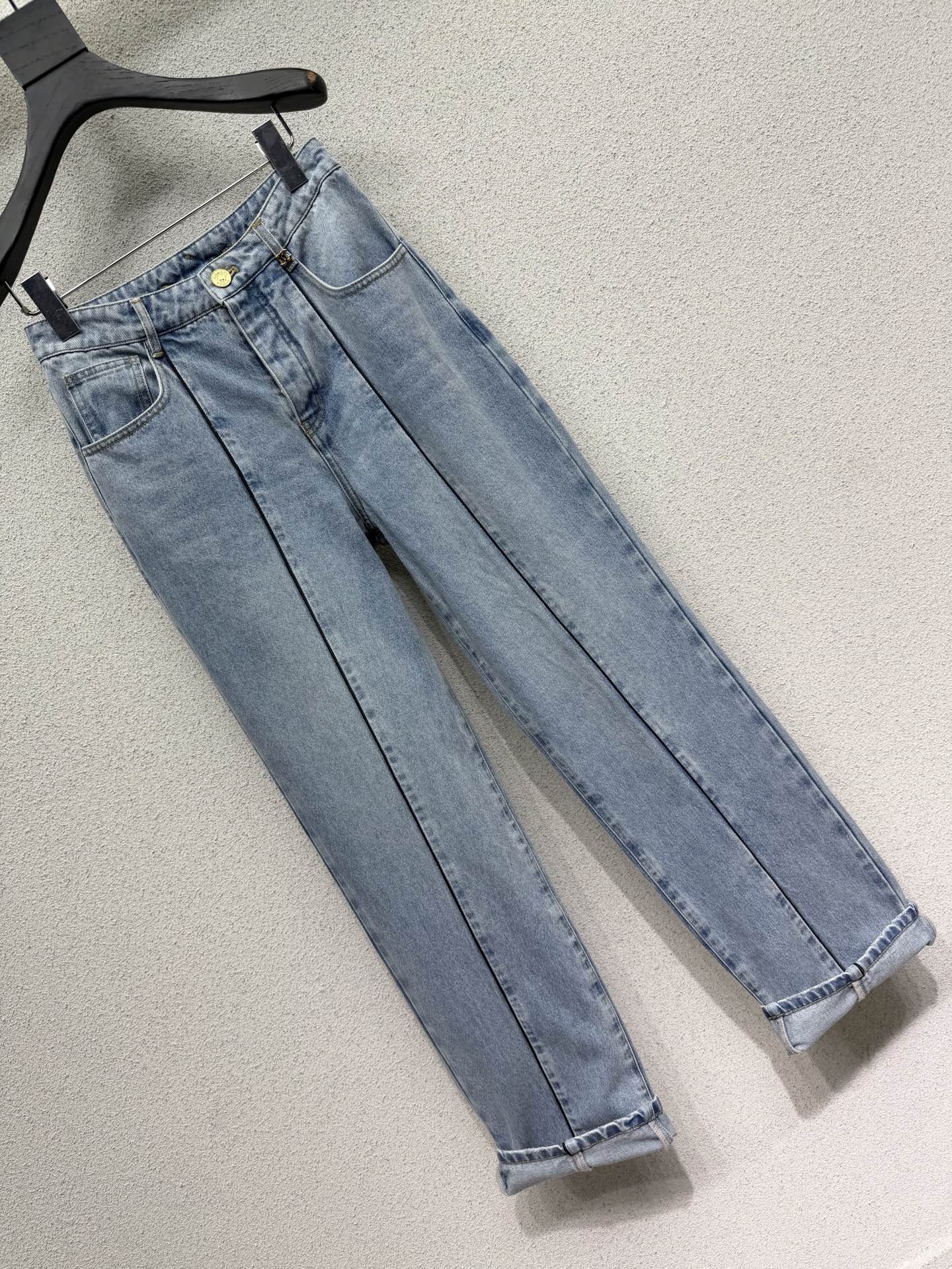 Straight-leg jeans