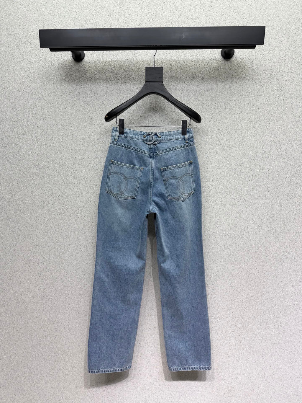 Straight-leg jeans