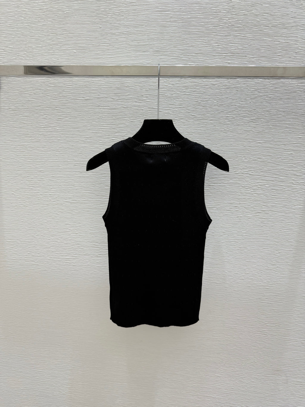 Solid color simple round neck knitted vest