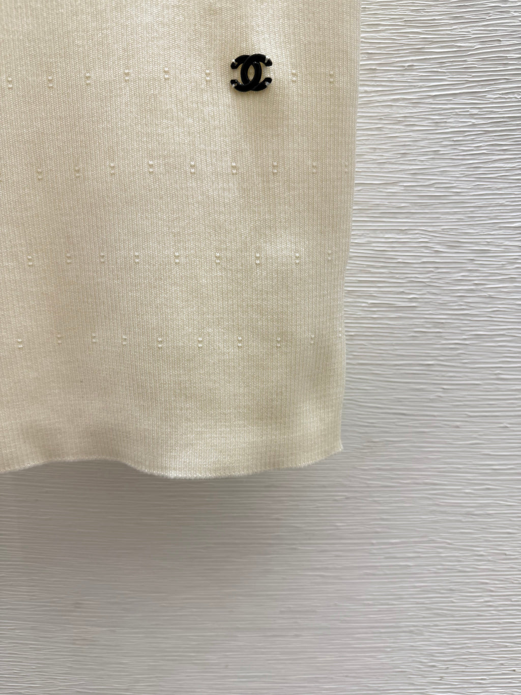 Solid color simple round neck knitted vest