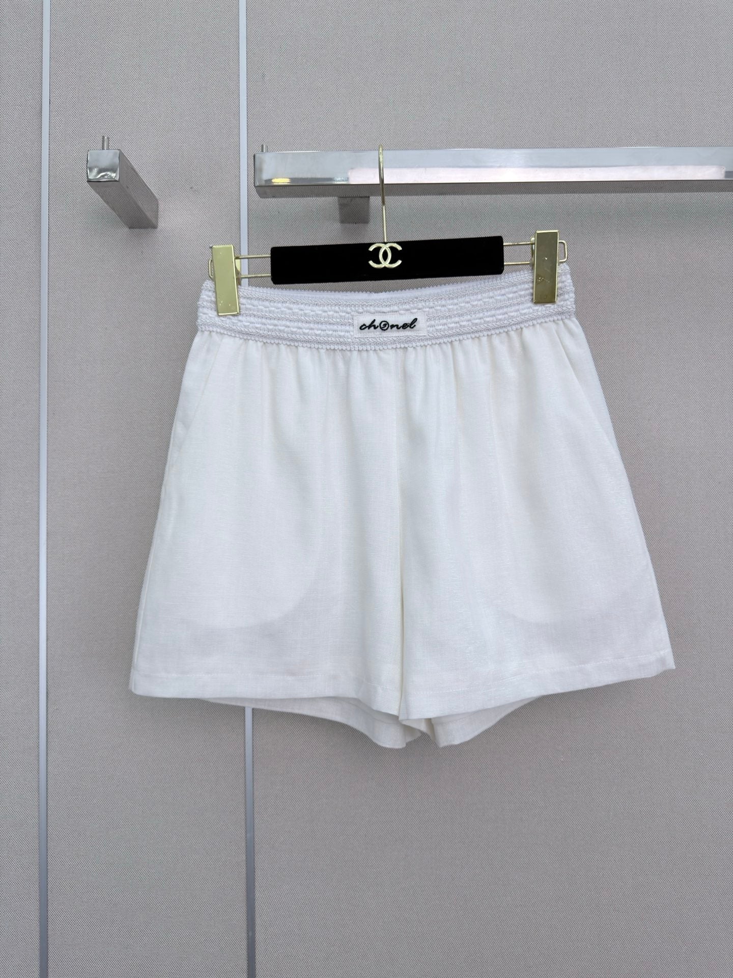 Chanel/Elastic-waist shorts