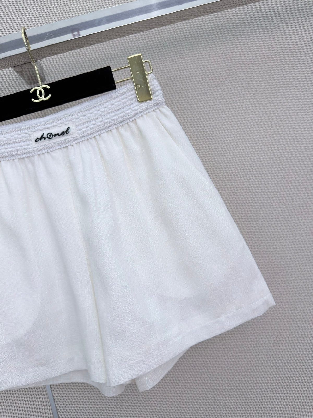 Chanel/Elastic-waist shorts