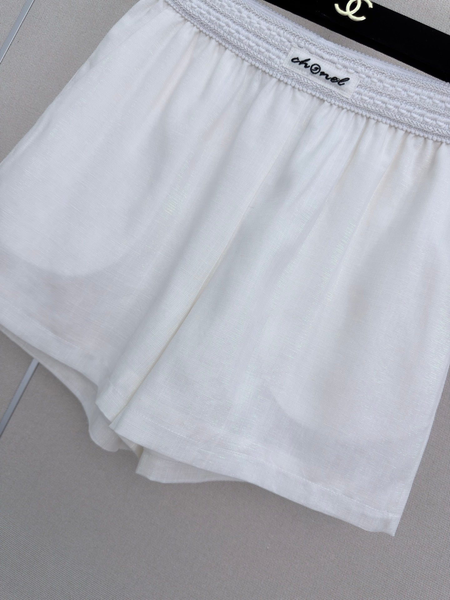 Chanel/Elastic-waist shorts