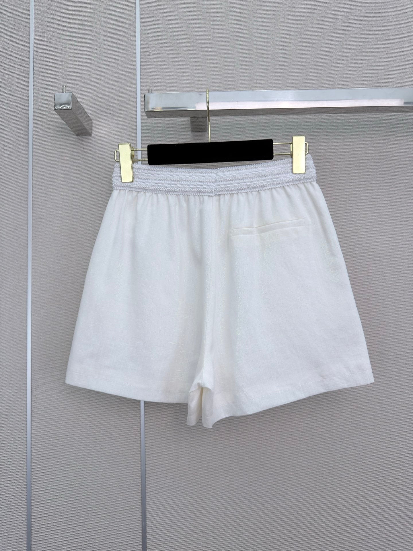 Chanel/Elastic-waist shorts