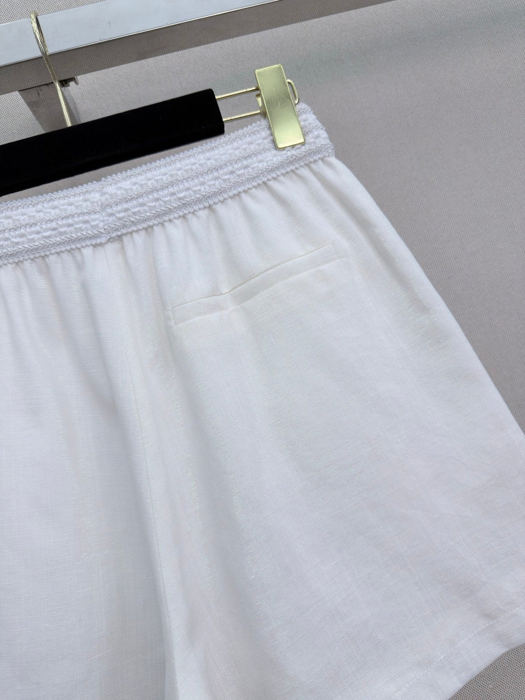 Chanel/Elastic-waist shorts