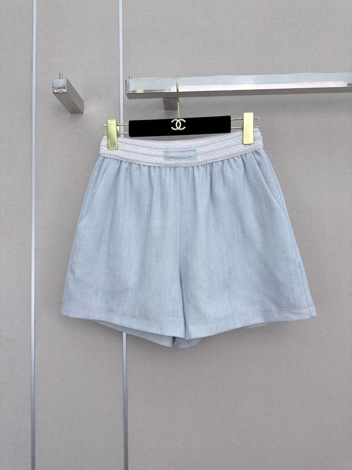 Chanel/Elastic-waist shorts