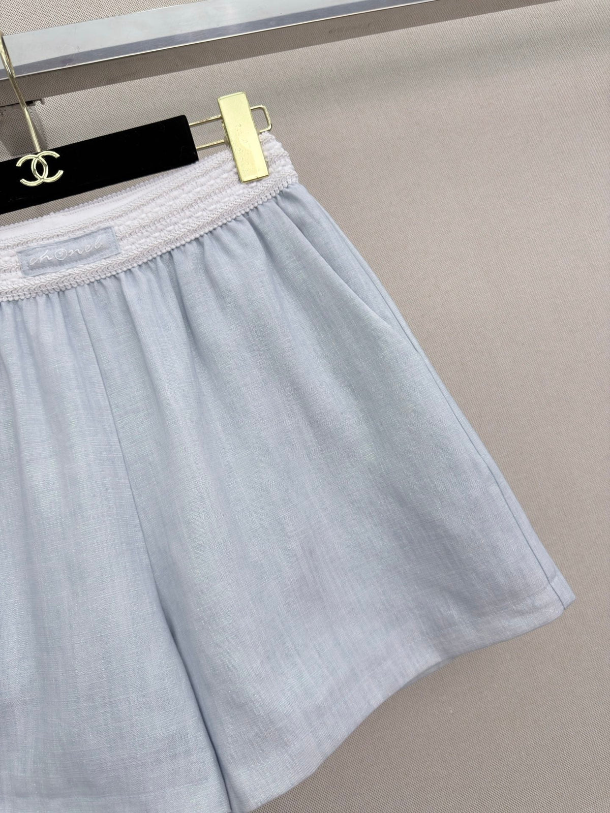 Chanel/Elastic-waist shorts