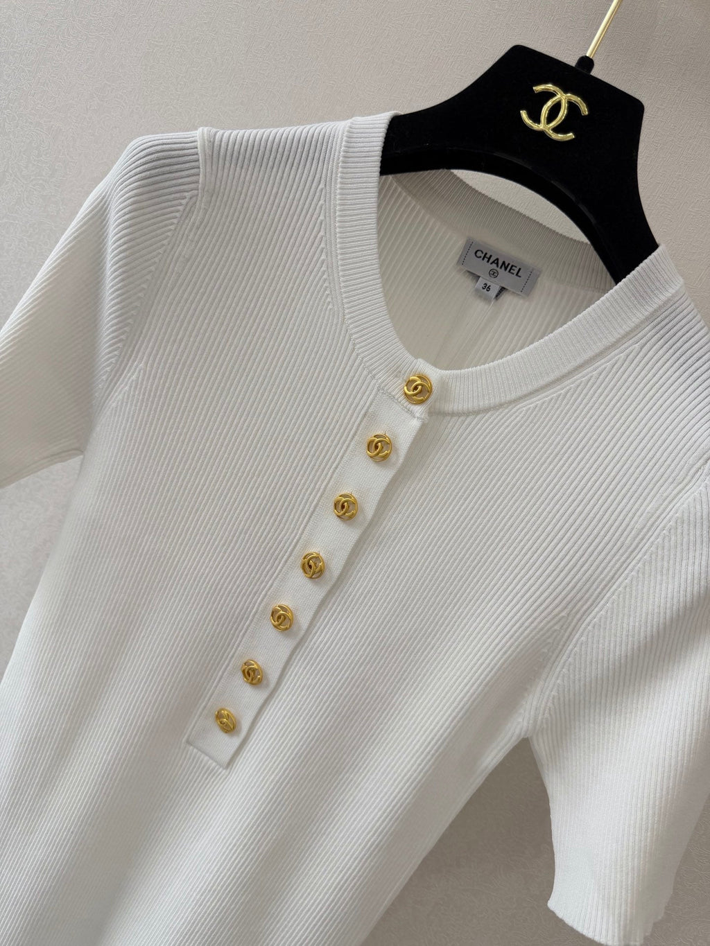 Chanel/partial-button-front top