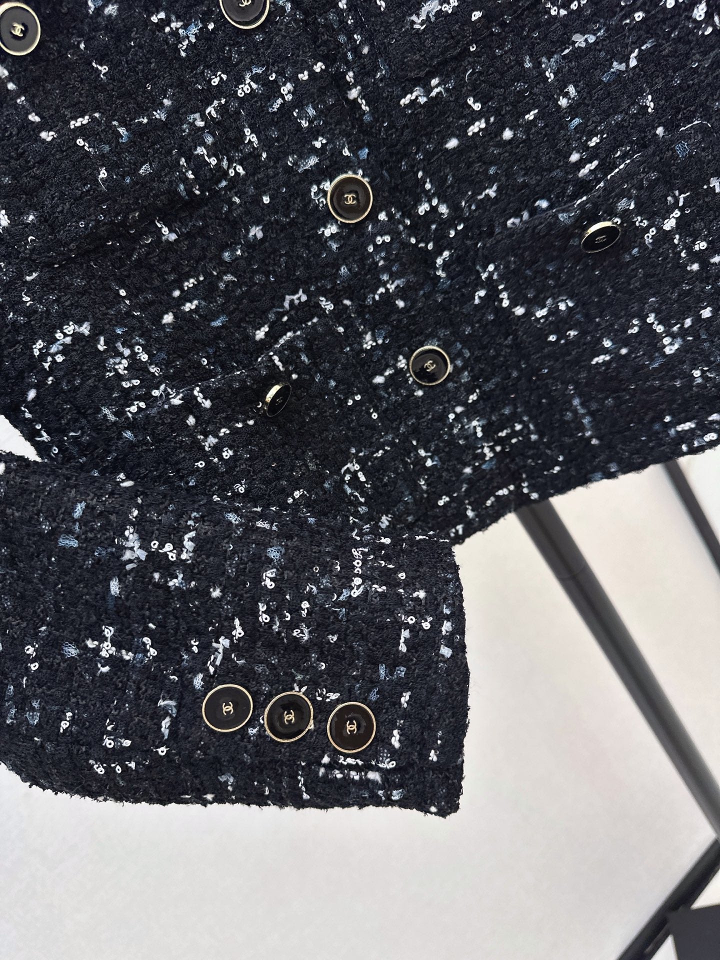Chanel/Frayed-Edge Tweed Jacket