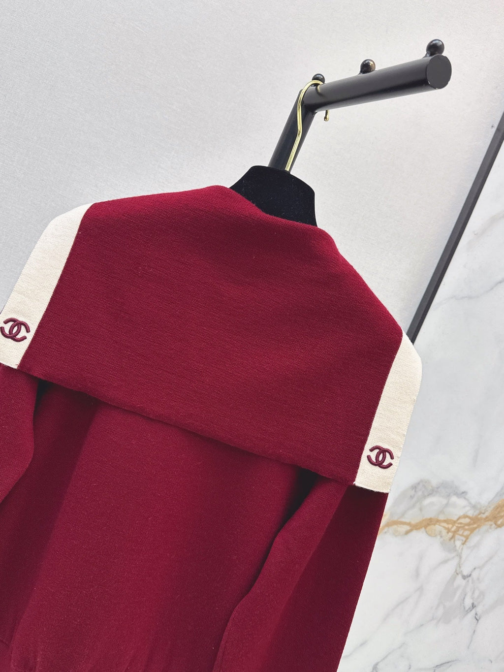 Chanel/Color-block knit cardigan featuring a nautical-style collar
