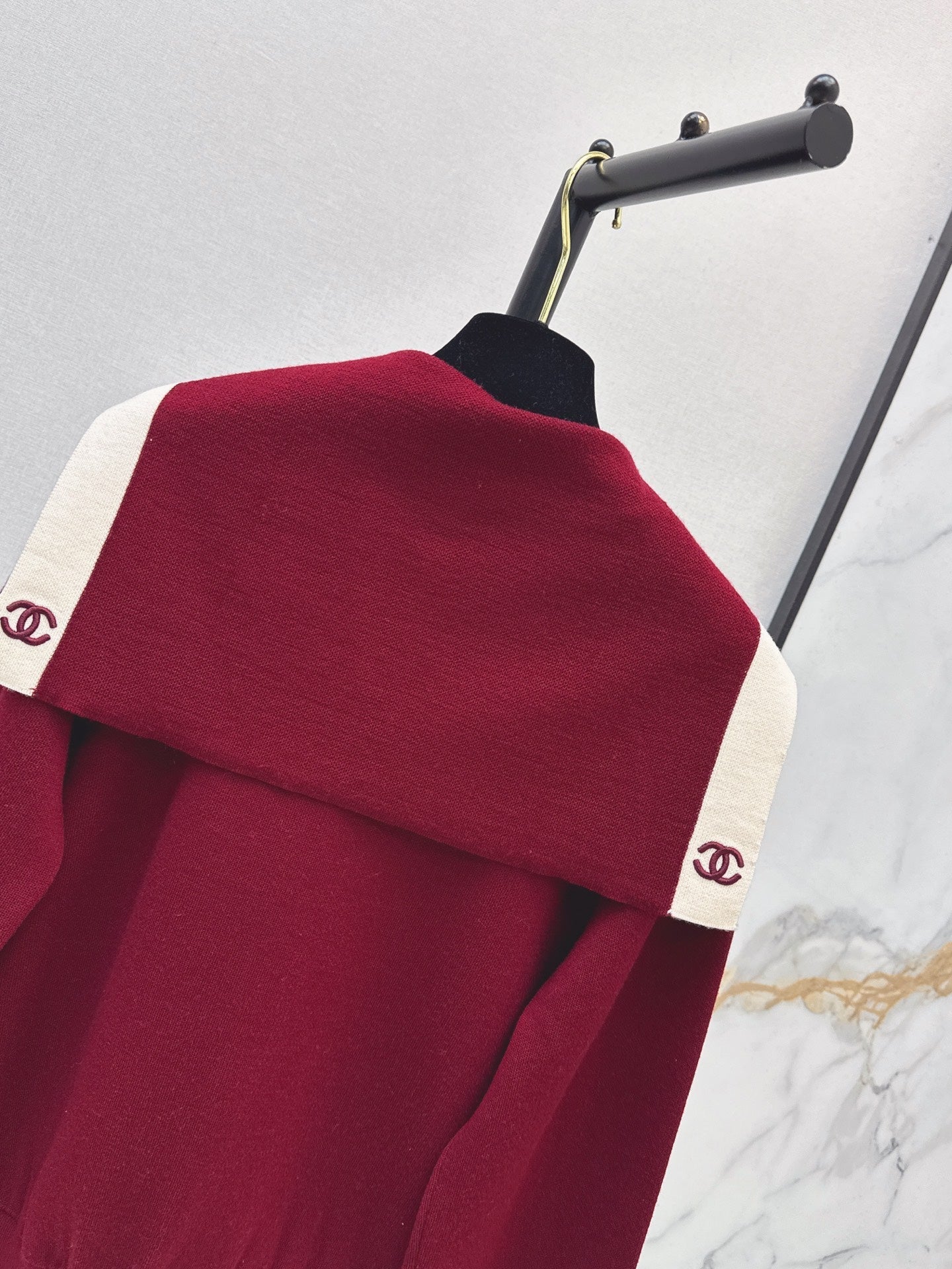 Chanel/Color-block knit cardigan featuring a nautical-style collar