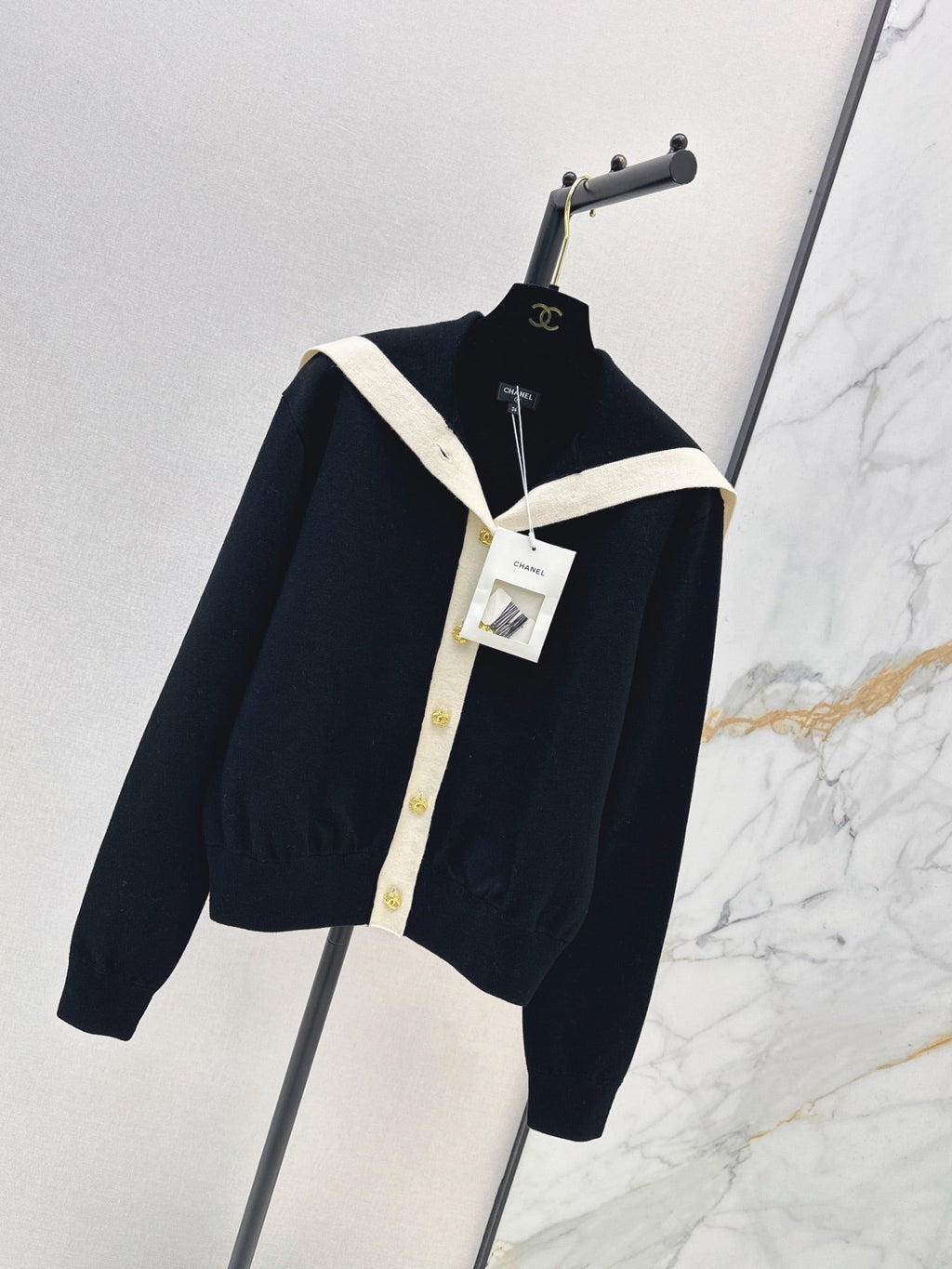 Chanel/Color-block knit cardigan featuring a nautical-style collar